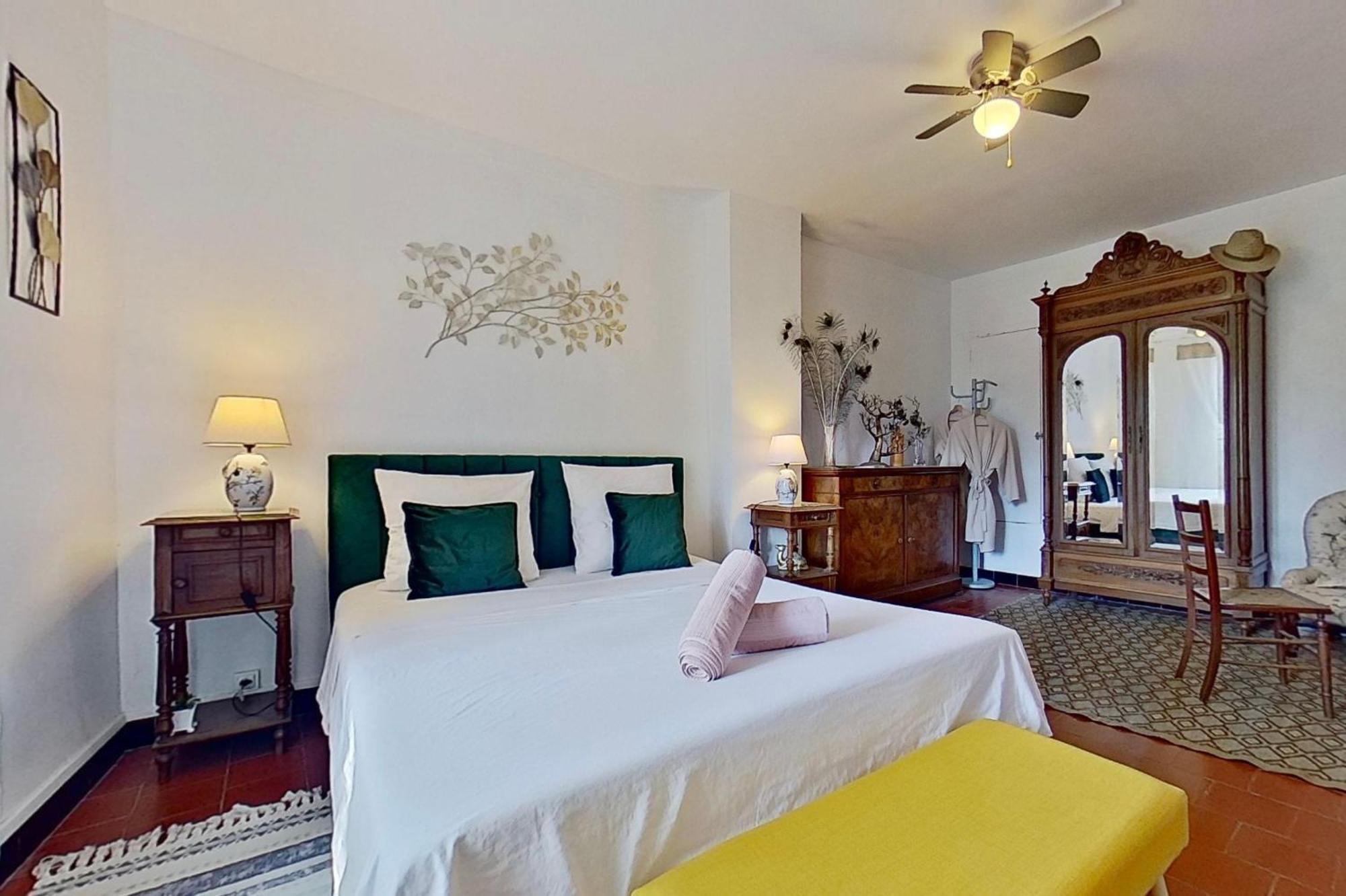 Bed & Breakfast Les 2 Droles D'oiseaux Luc-sur-Orbieu